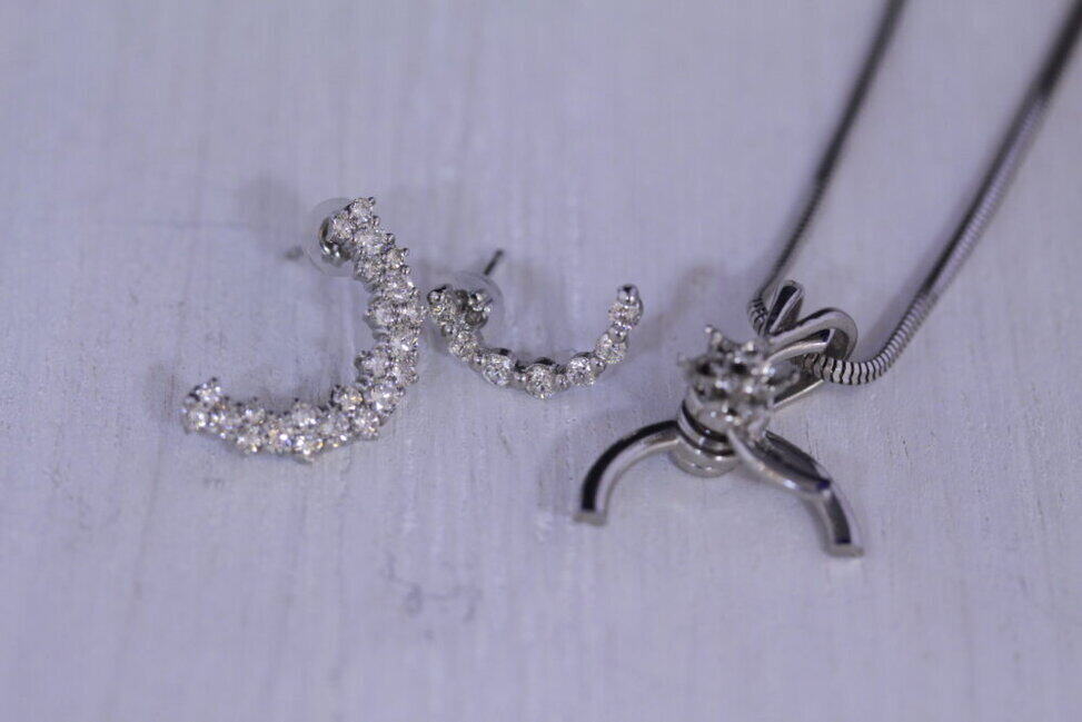 K18エメラルド ペンダントトップ、ダイヤモンドピアスチャームセット未